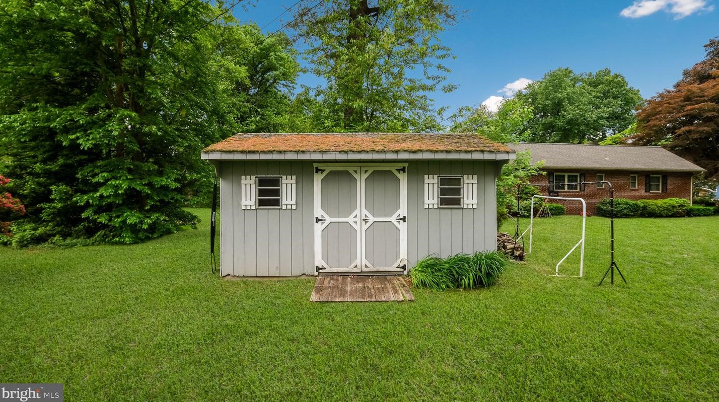 302 Scott Ln, Media PA 19086-6820 exterior