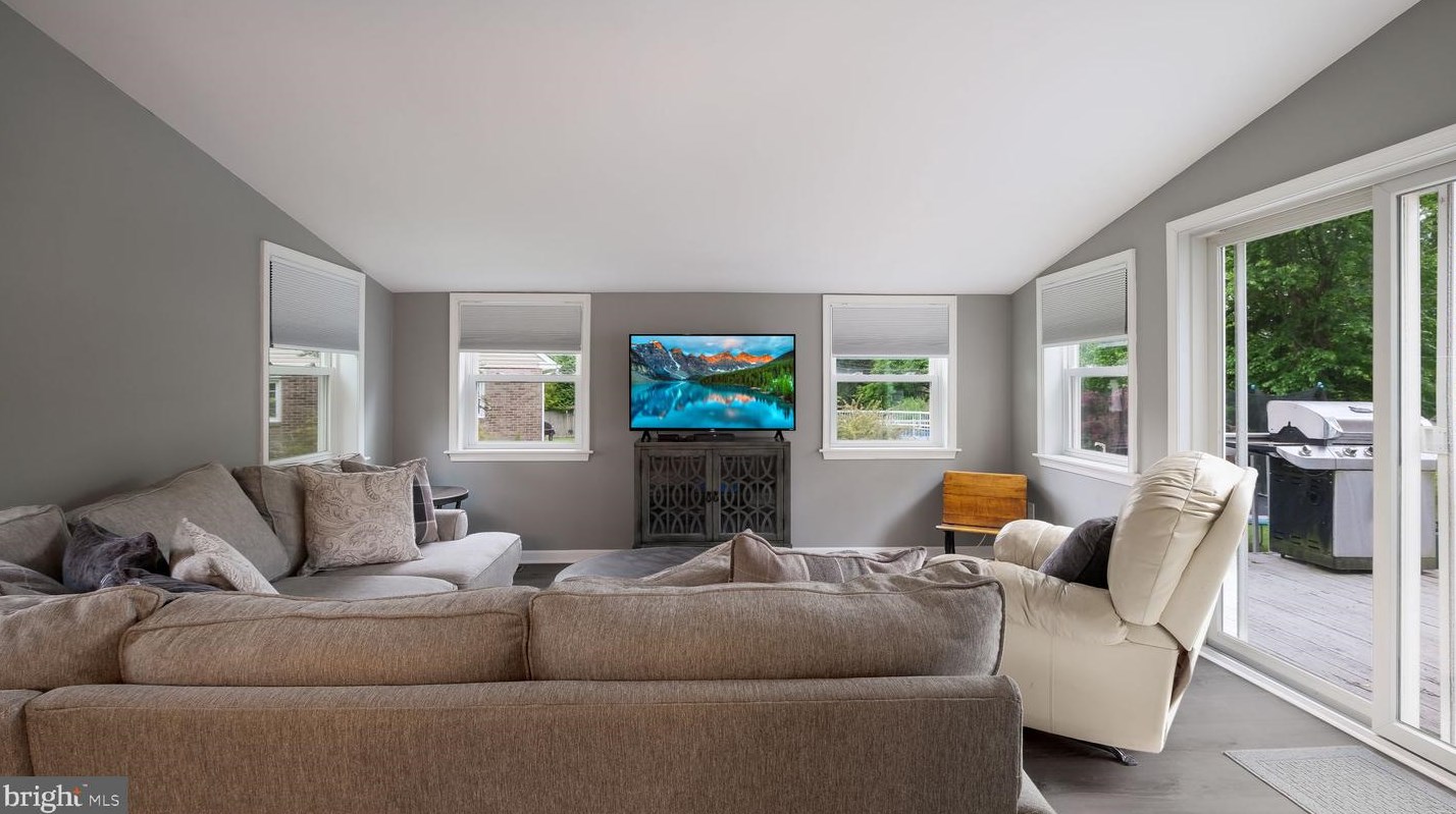 302 Scott Ln, Media PA 19086-6820 exterior