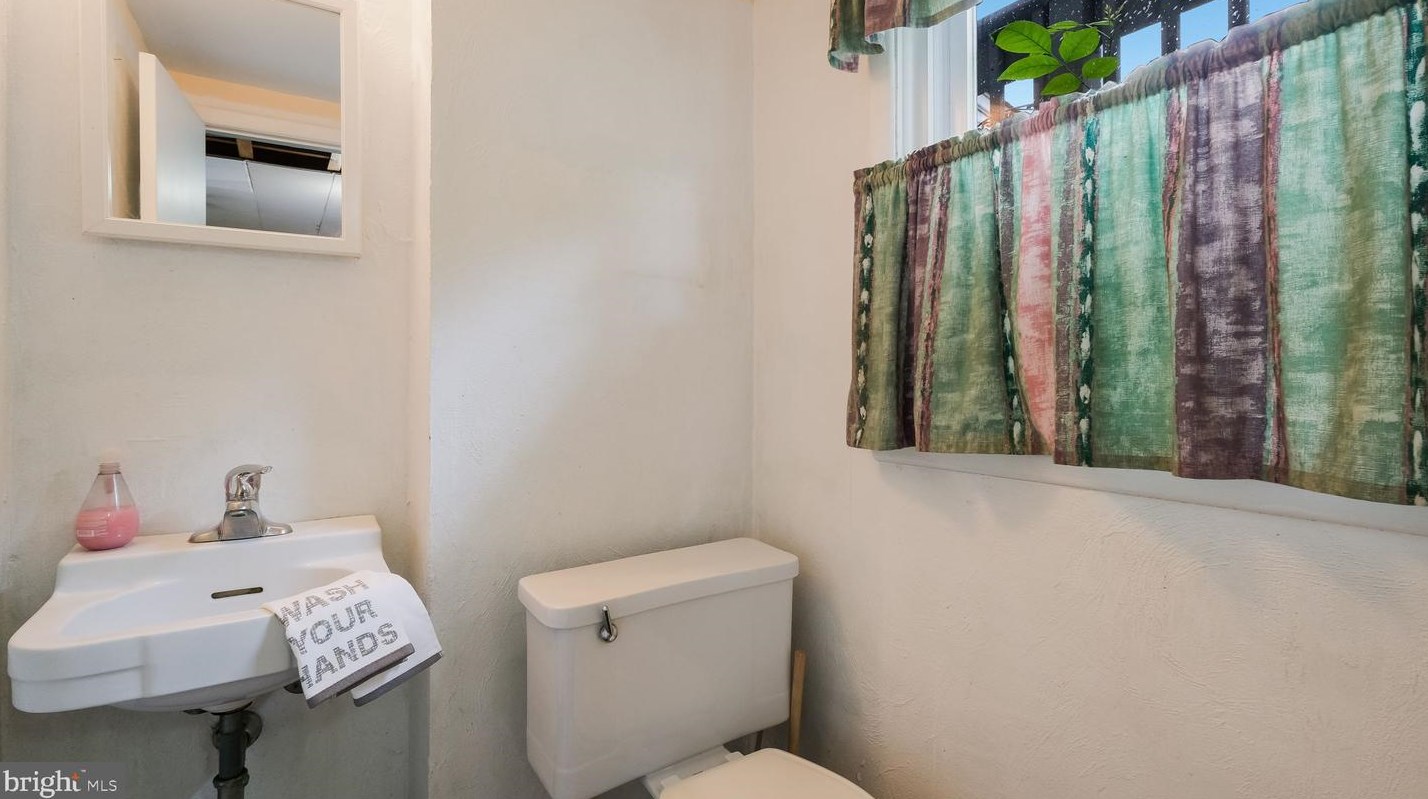 302 Scott Ln, Media PA 19086-6820 exterior