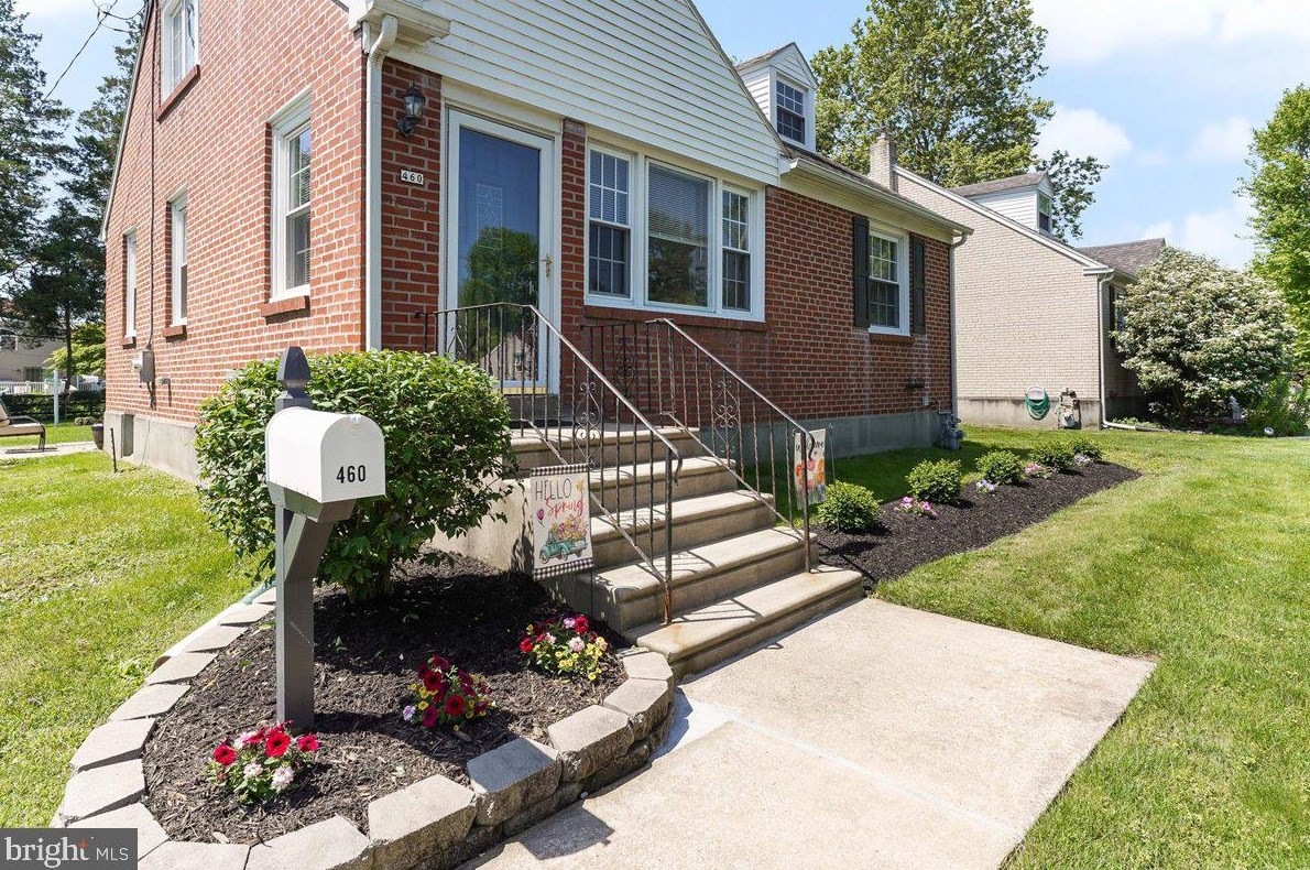 460 Hawarden Rd, Coal Township, PA 19064
