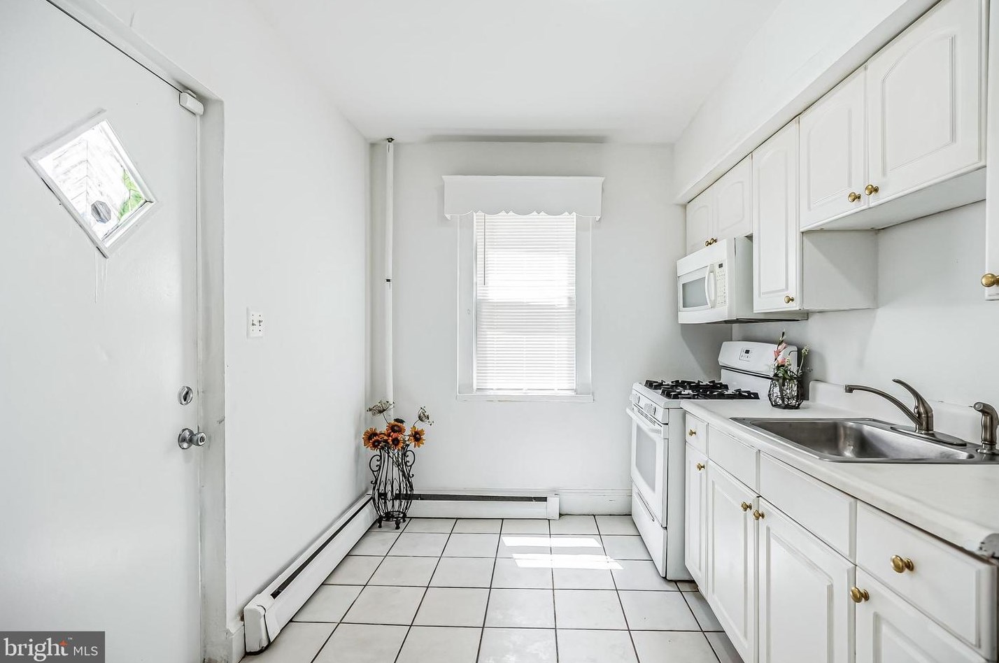 1033 Kerlin St, Chester PA 19013-4015 exterior