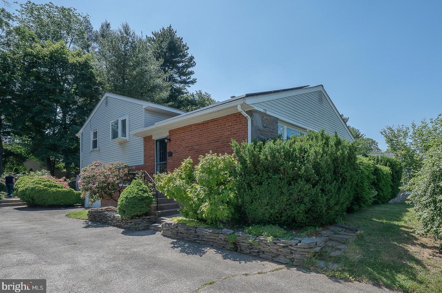 1728 Green Valley Rd, Pittsburgh, PA 19083-2521