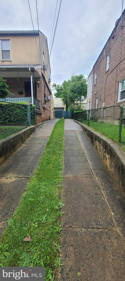 1030 Lawrence Ave, Darby, PA 19023-2011