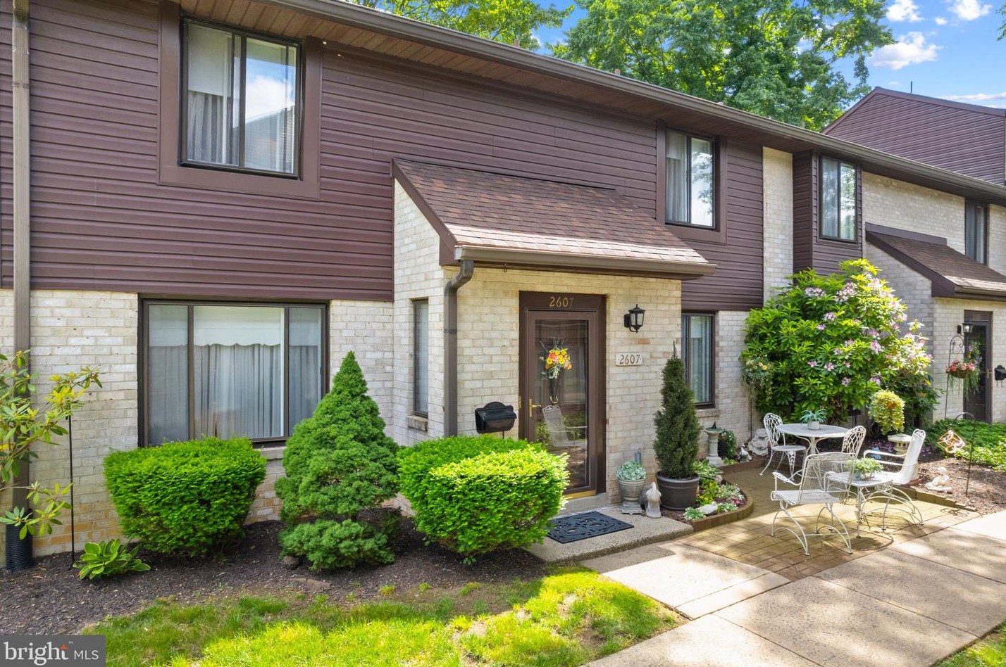 2607 Red Oak Cir, Coal Township, PA 19064