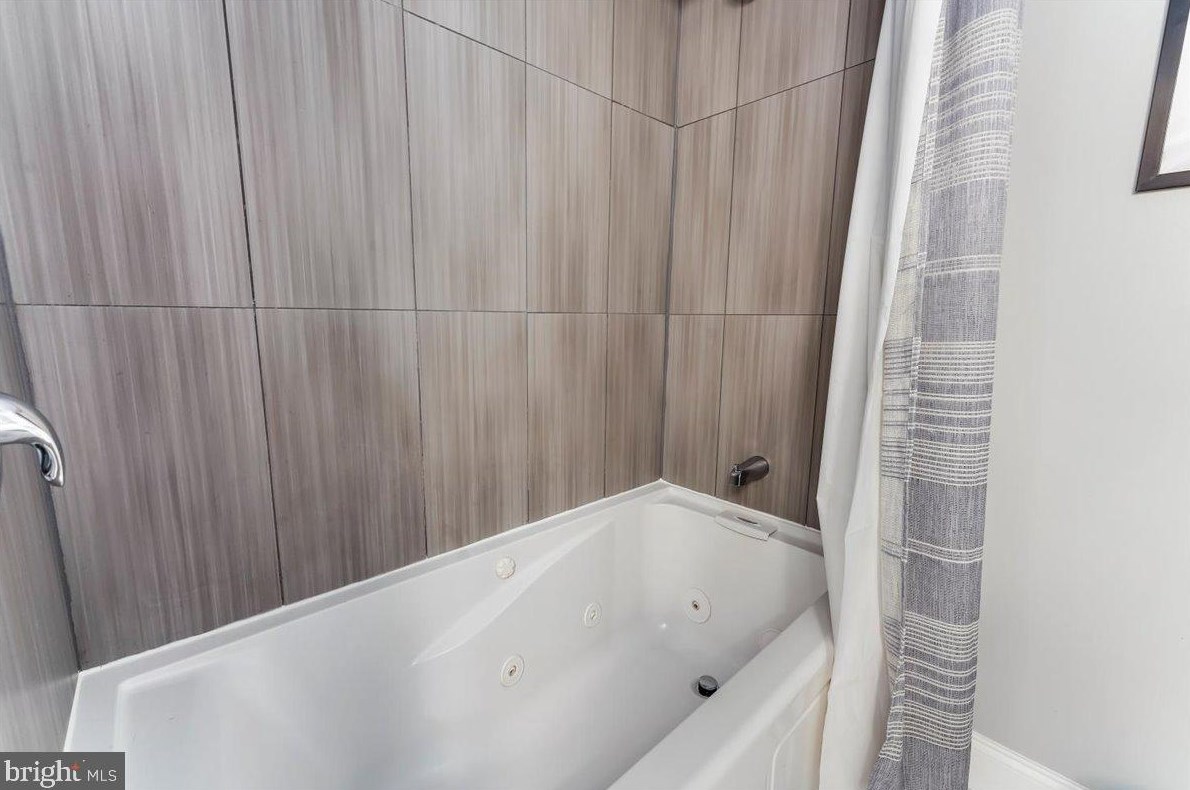 121 Paxon Holw Rd, Media PA 19063-1002 exterior