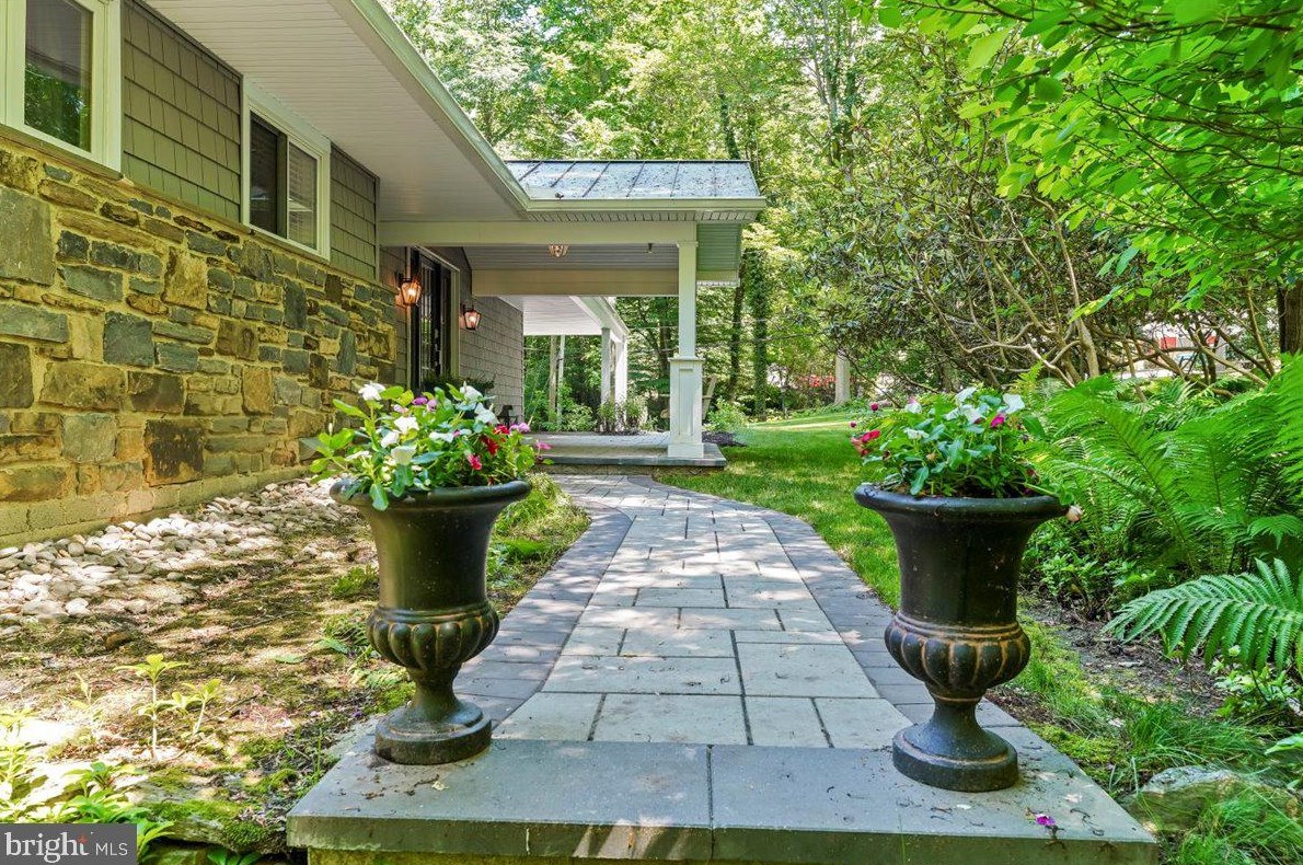 121 Paxon Holw Rd, Media PA 19063-1002 exterior