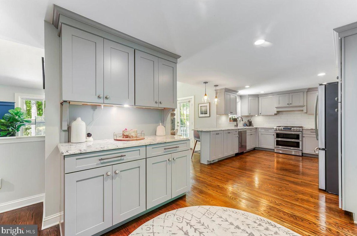 121 Paxon Holw Rd, Media PA 19063-1002 exterior