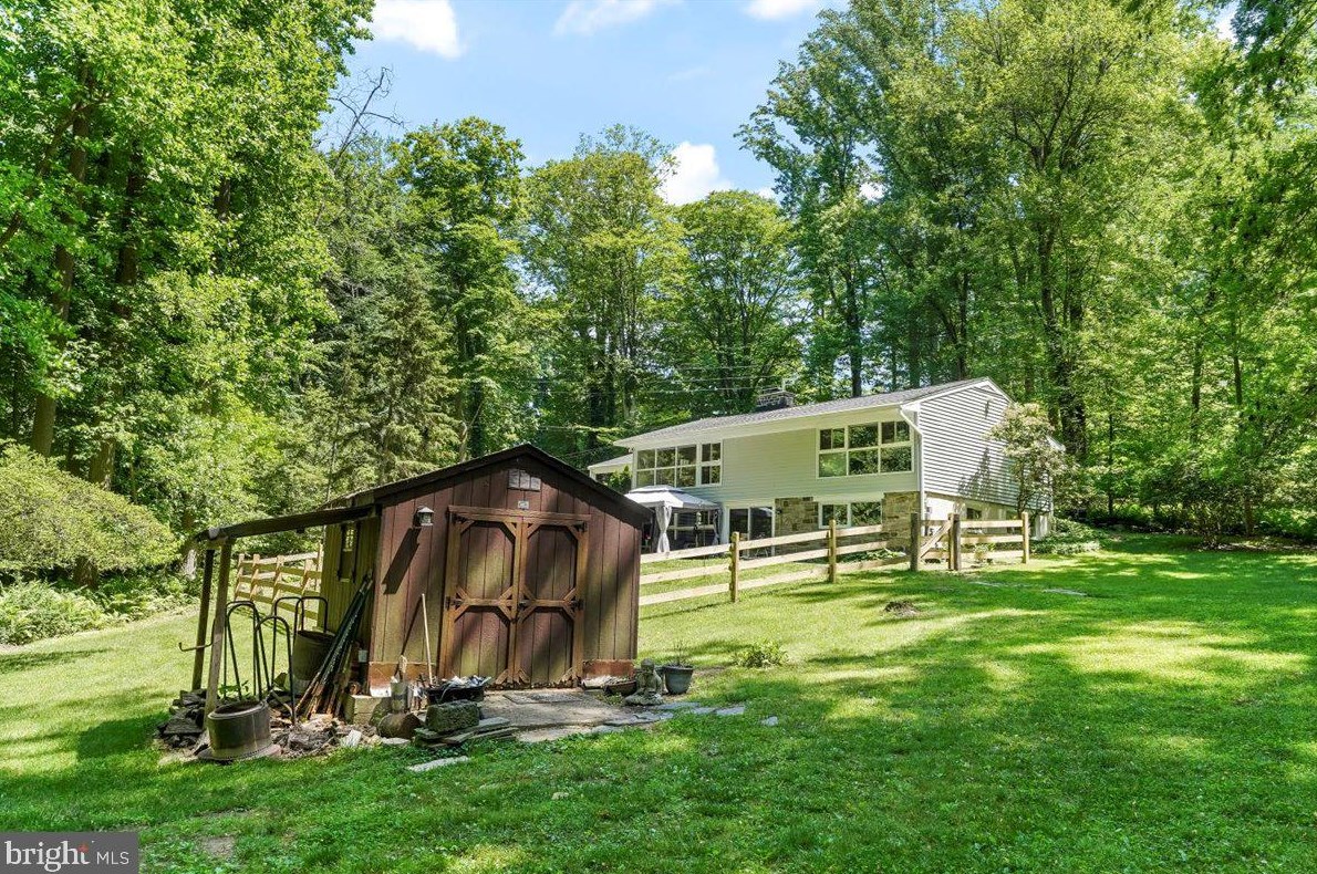 121 Paxon Holw Rd, Media PA 19063-1002 exterior