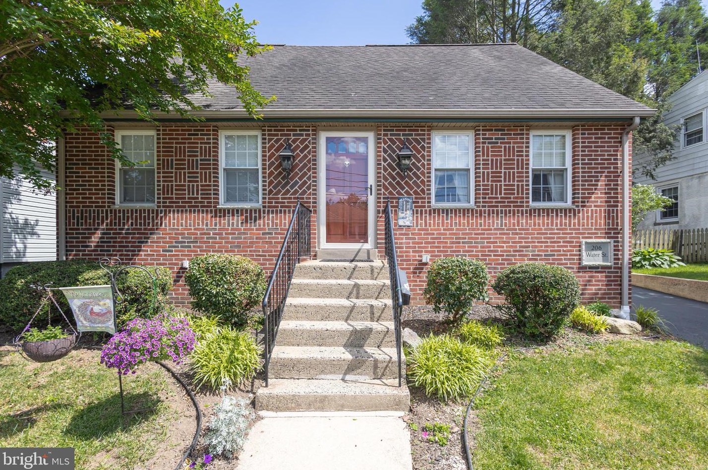 206 Water St, Ridley Park, PA 19078-3225