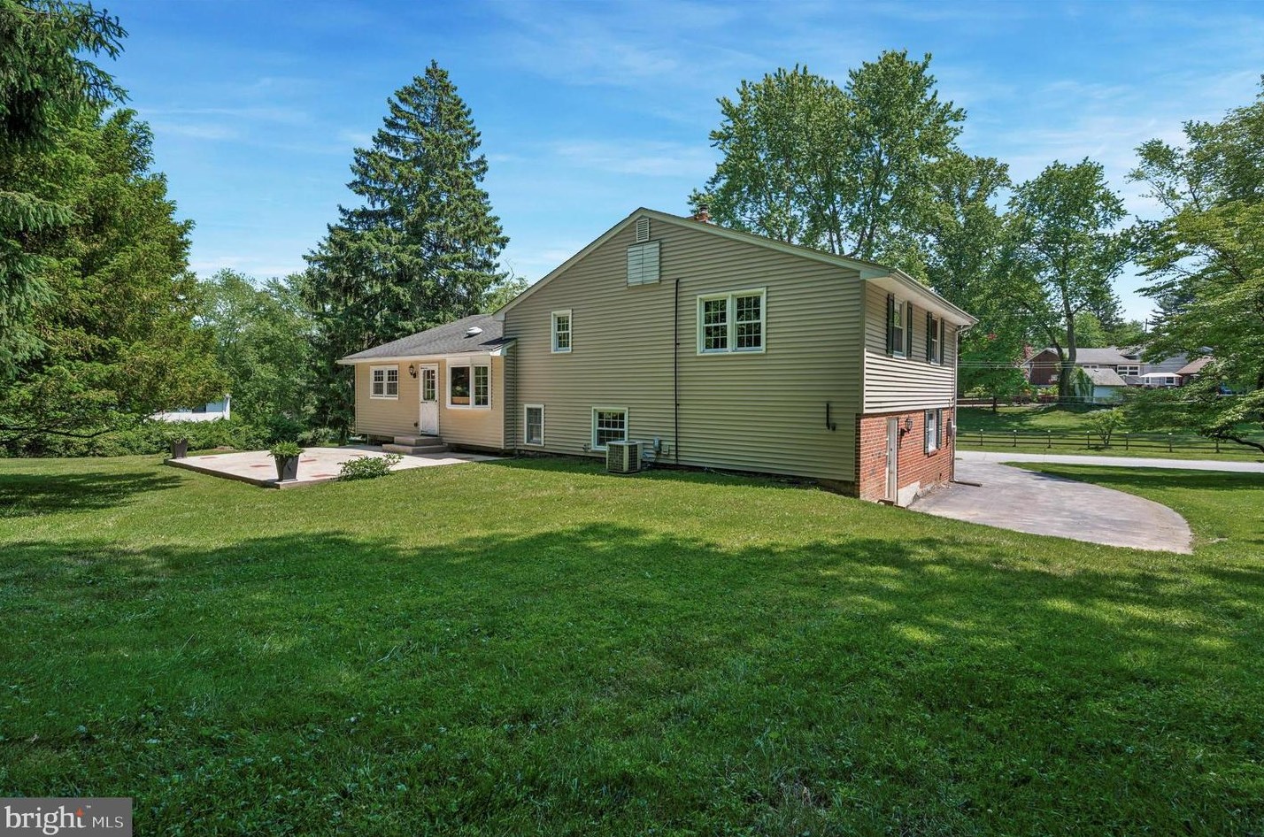 2 Gln Cir, Media PA 19063-4711 exterior