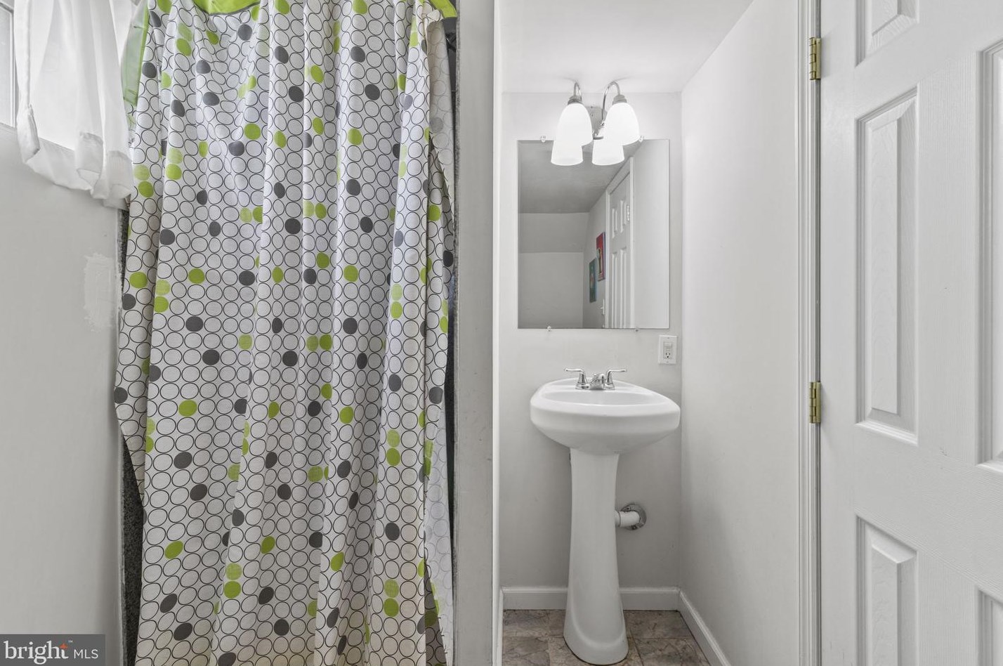 5 Foster Ave, Pittsburgh PA 15205-2352 exterior