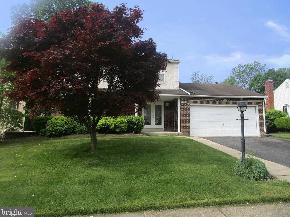 509 Camelot Dr, Chester, PA 19015-1503