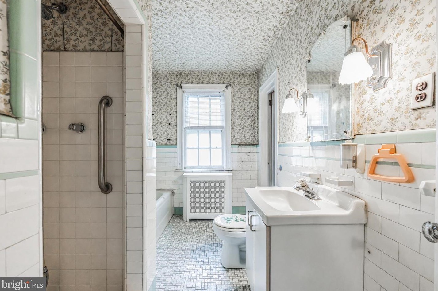 12 Golf Rd, Darby PA 19023-1314 exterior