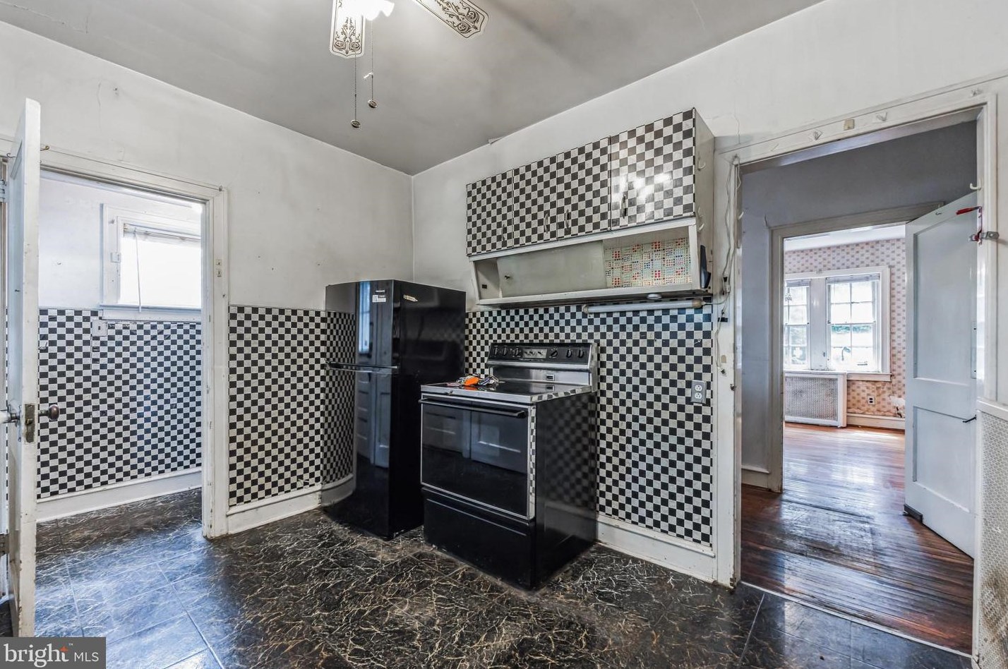 12 Golf Rd, Darby PA 19023-1314 exterior