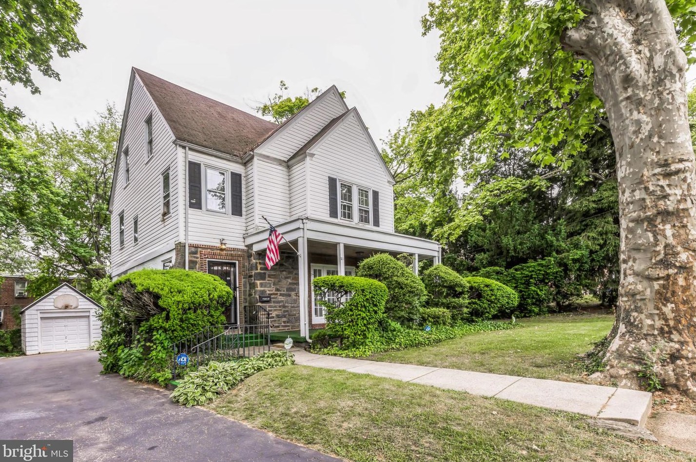 12 Golf Rd, Darby, PA 19023-1313