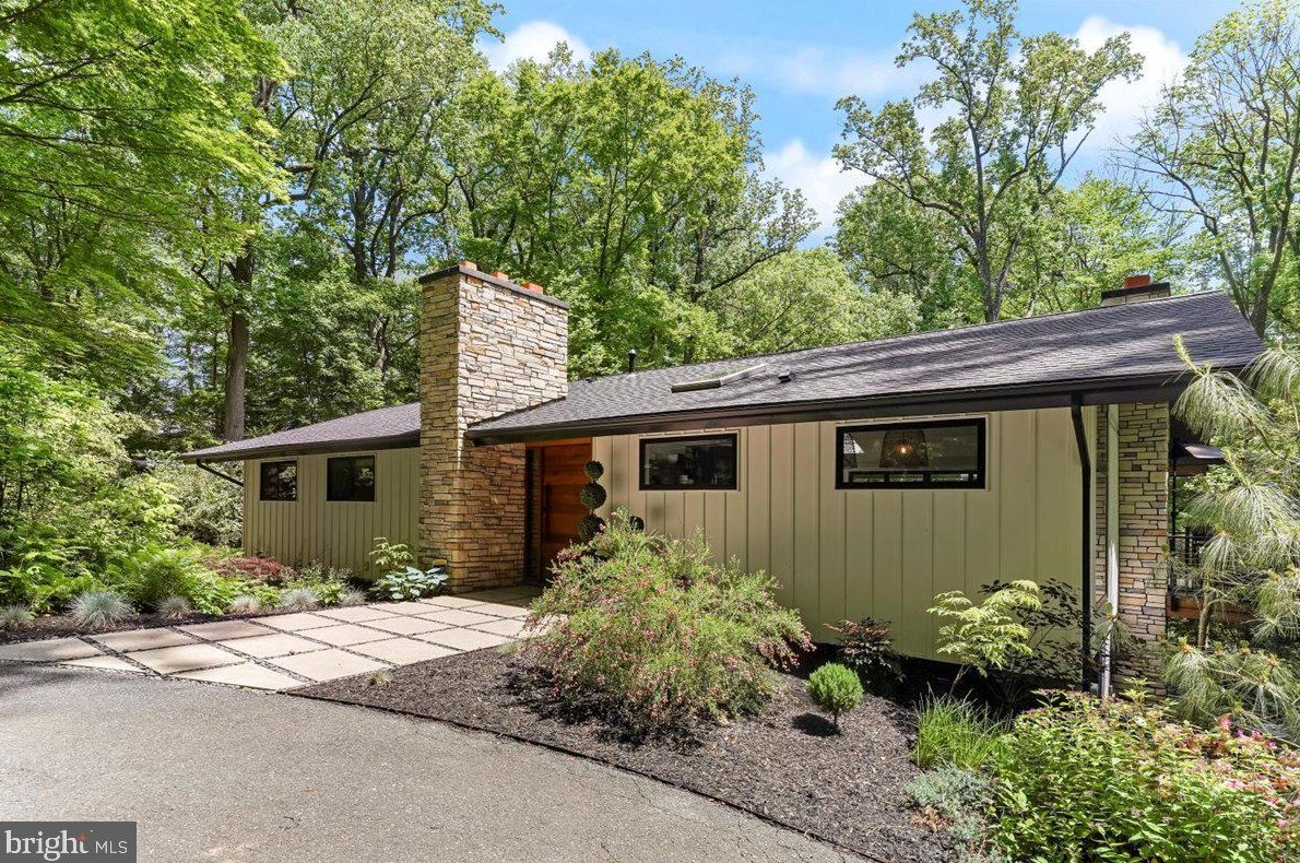 66 Twin Pine Way, Glen Mills, PA 19342-1605