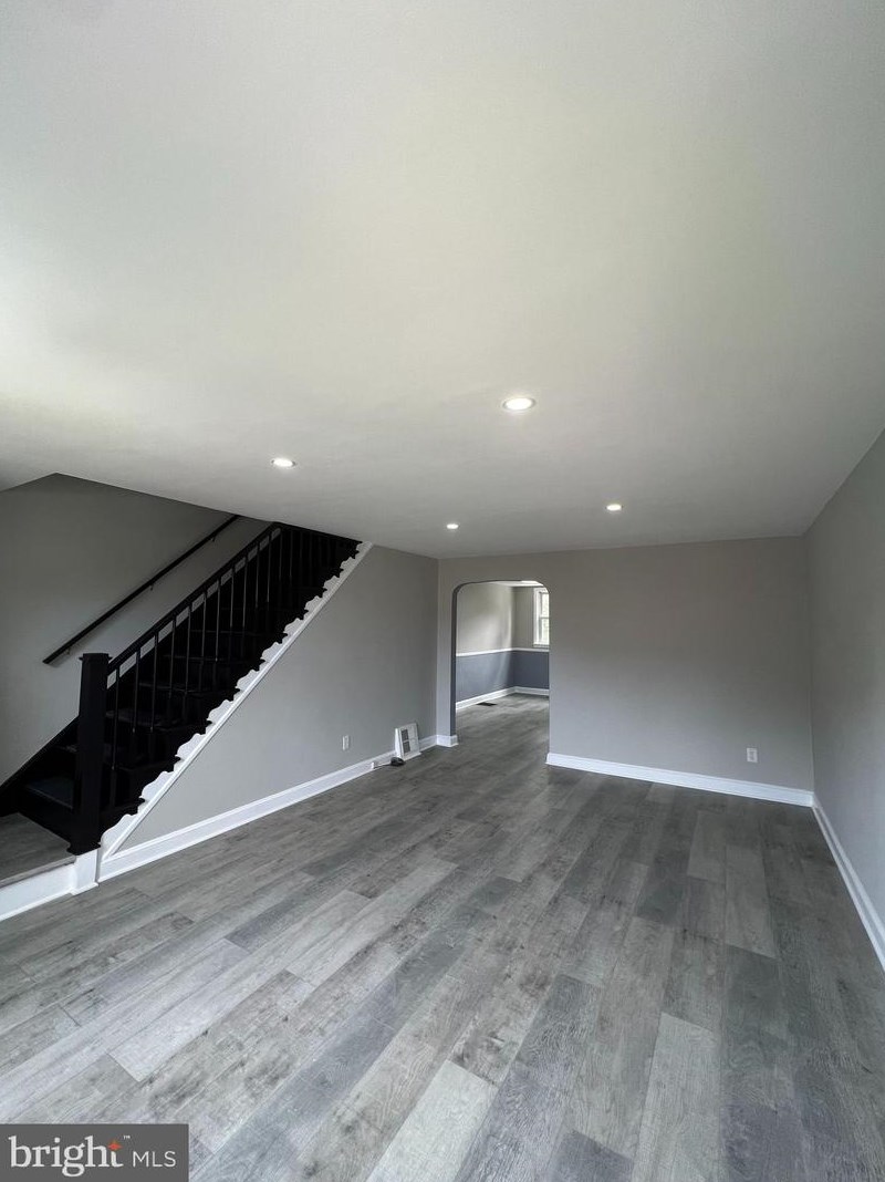 825 Gainsboro Rd, Oakview, PA 19026