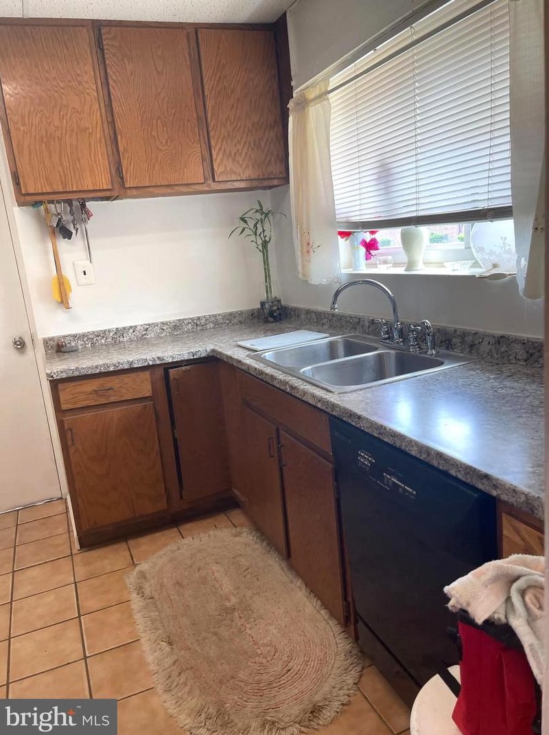 347 Taylor Ter, Chester PA 19013-4236 exterior