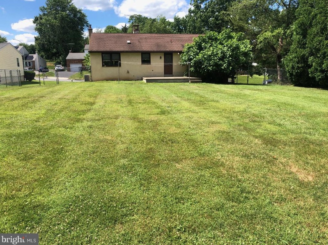 1903 Susan Ln, Boothwyn, PA 19061-2623