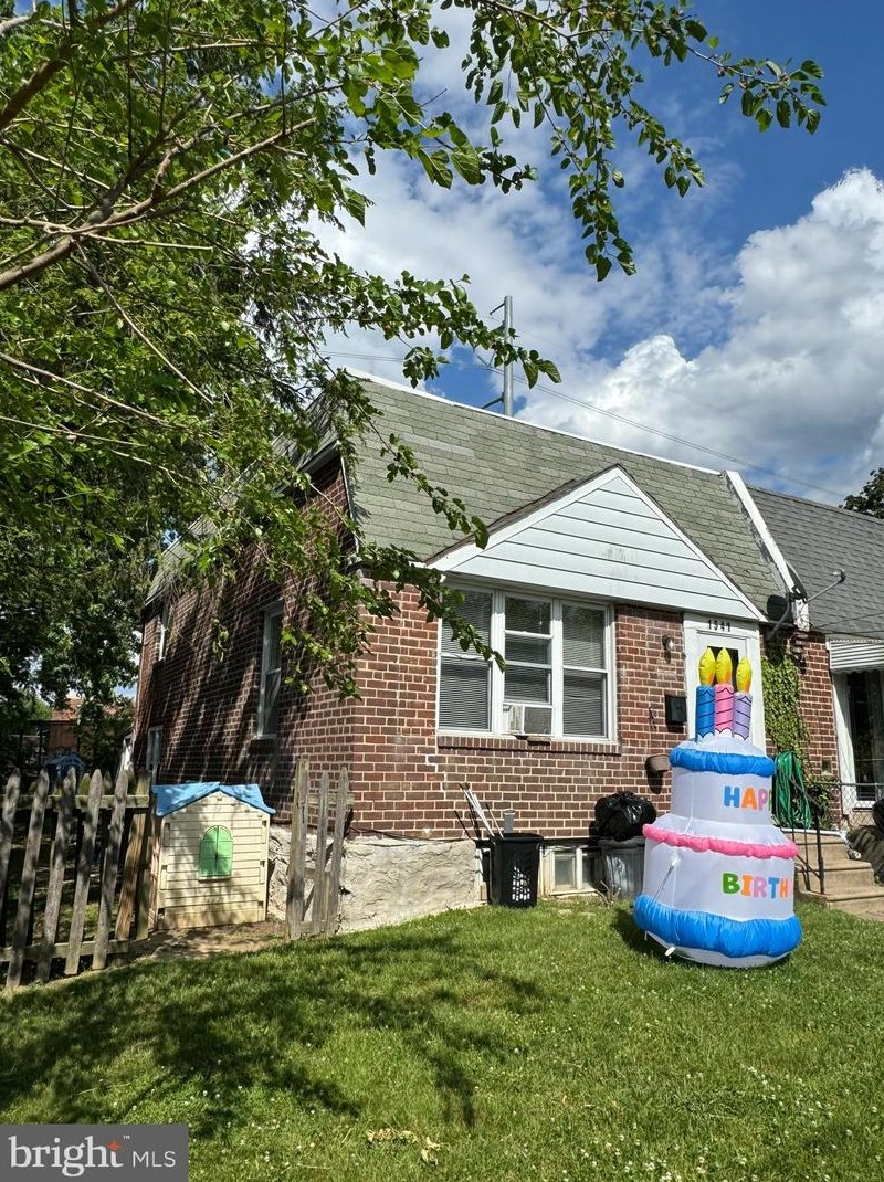 1541 Yates Ave, Boothwyn, PA 19061-4355