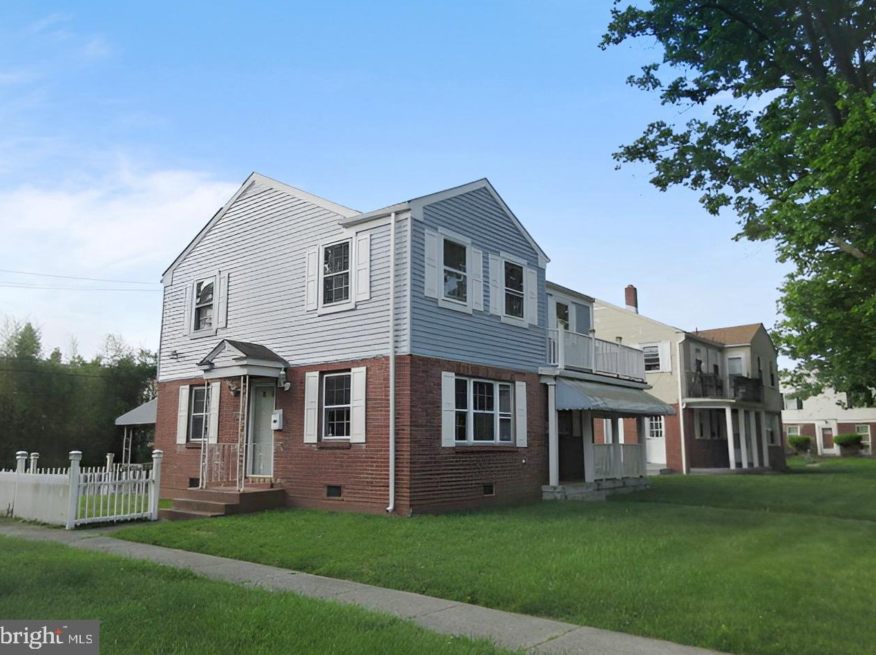 213 Elkinton Ave, Chester, PA 19013-4903