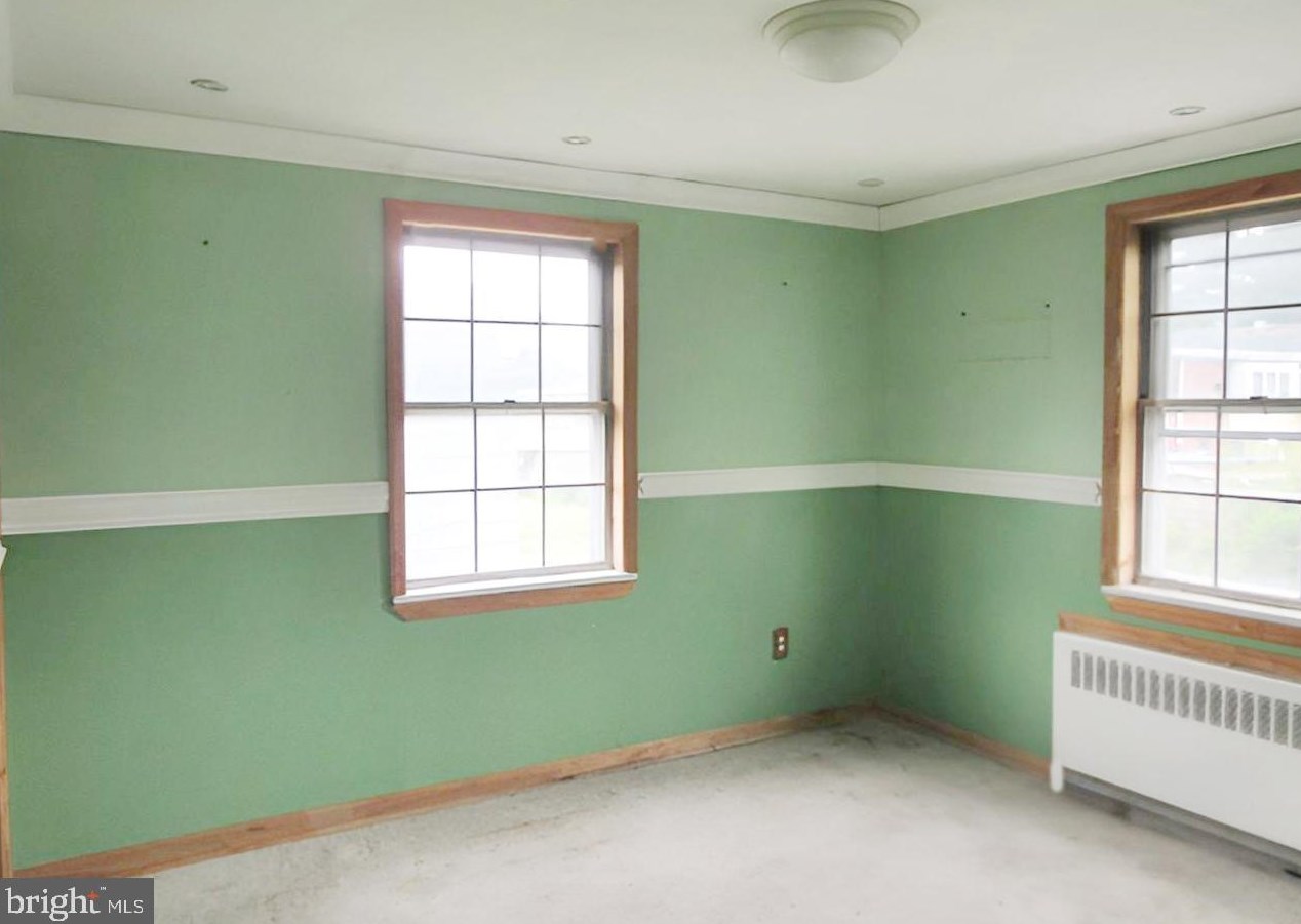 213 Elkinton Ave, Chester PA 19013-5027 exterior