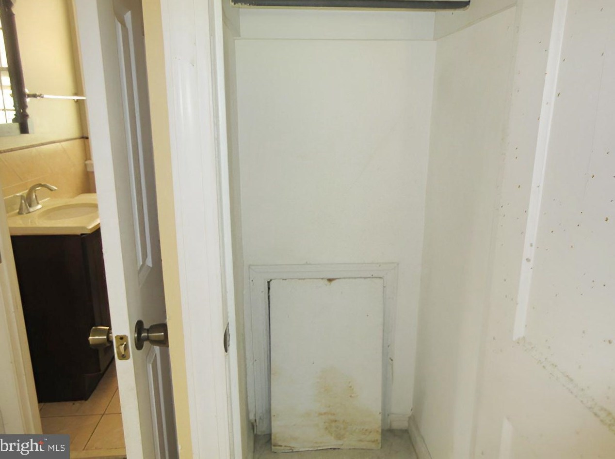 213 Elkinton Ave, Chester PA 19013-5027 exterior