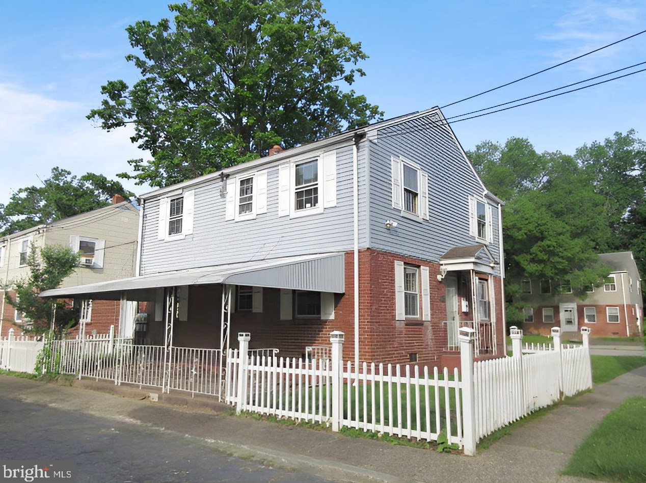 213 Elkinton Ave, Chester PA 19013-5027 exterior