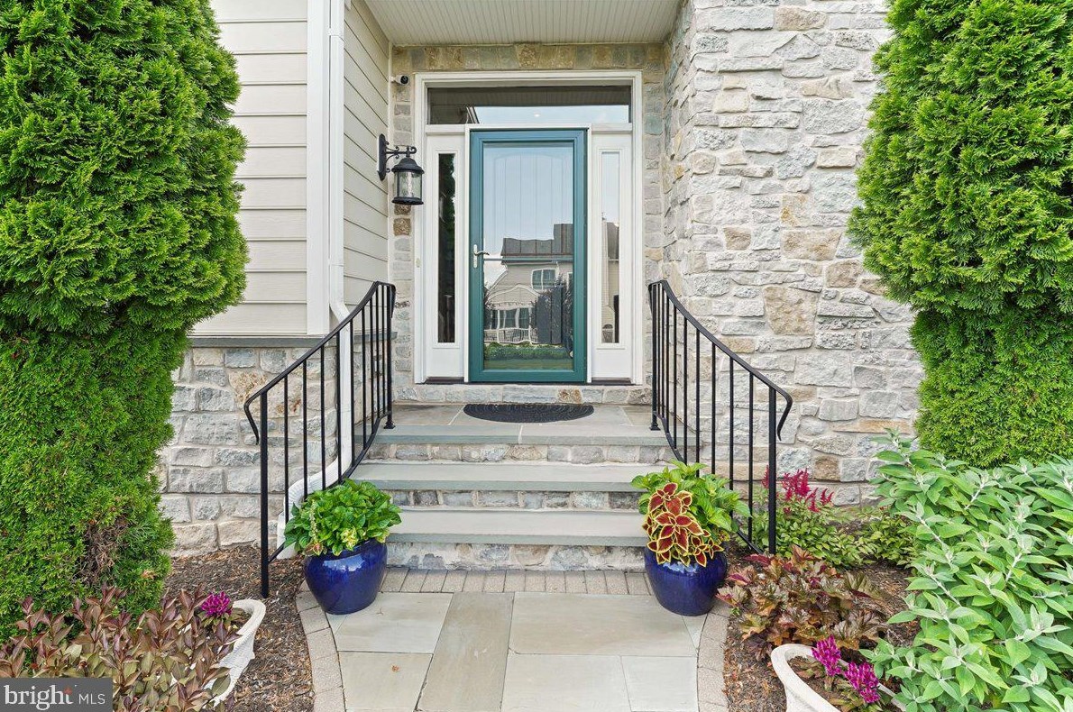 302 Park Hill Ln, Newtown Square, PA 19073
