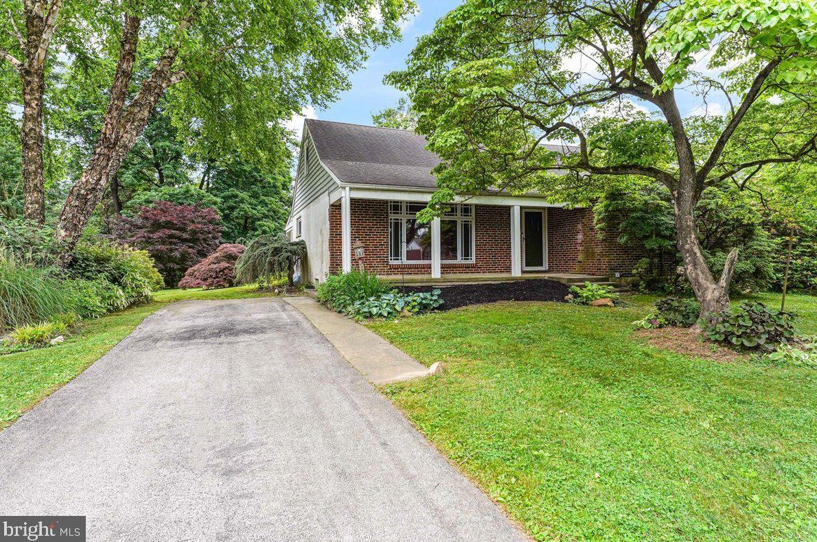 3738 School Ln, Newtown Square, PA 19073-3205