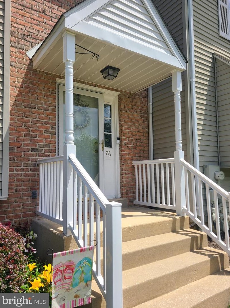 76 Louis James Ct, Chester, PA 19014