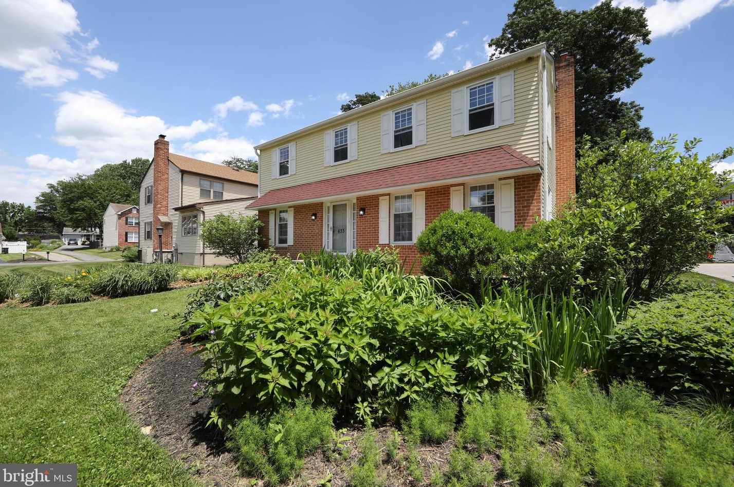 633 Cedar Ln, Morton, PA 19070