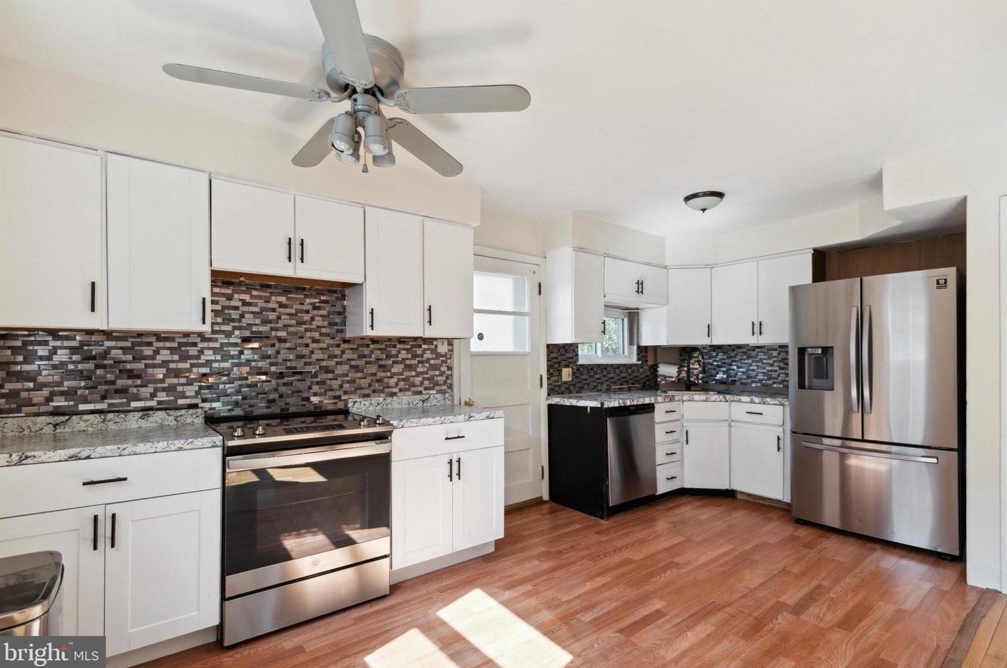 58 Shadeland Ave, Oakview, PA 19026