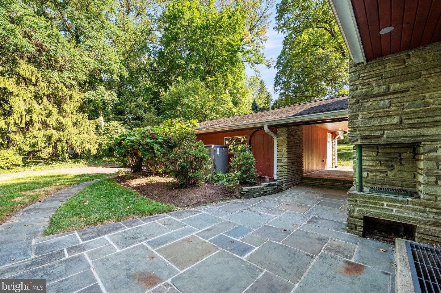 337 Plush Mill Rd, Media PA 19086-6017 exterior