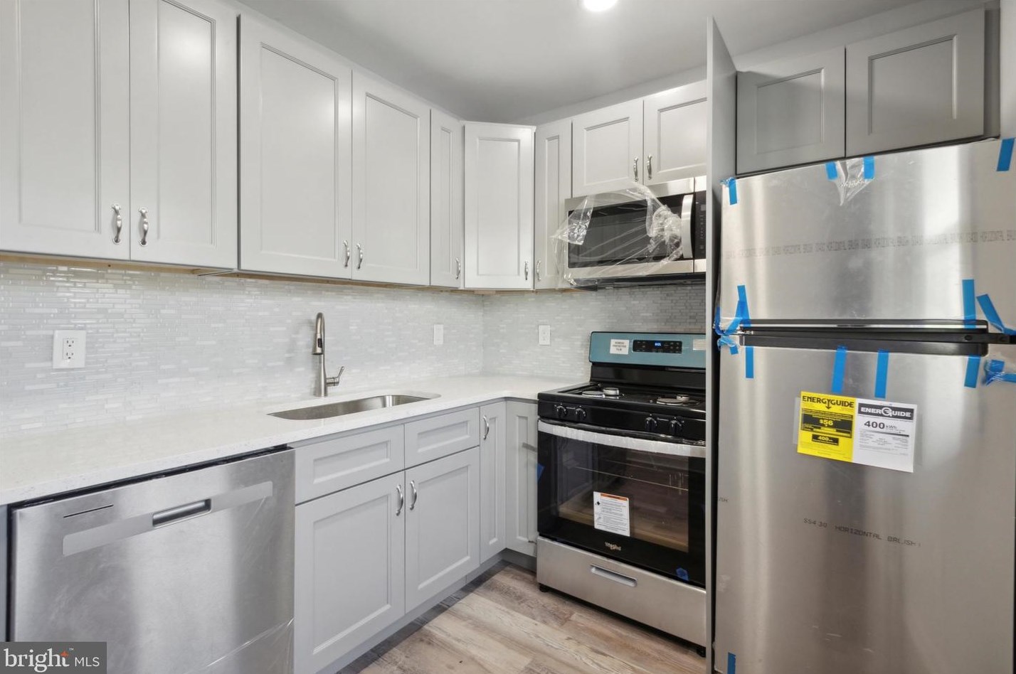 318 Darby Ter, Darby, PA 19023-2609