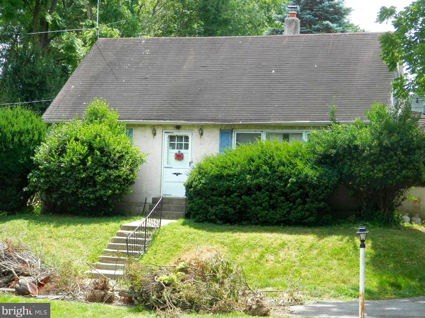574 W Woodland Ave, Coal Township, PA 19064