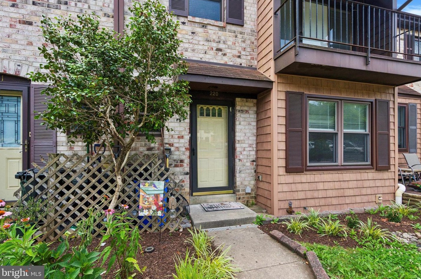 220 Bishop Dr, Chester, PA 19014