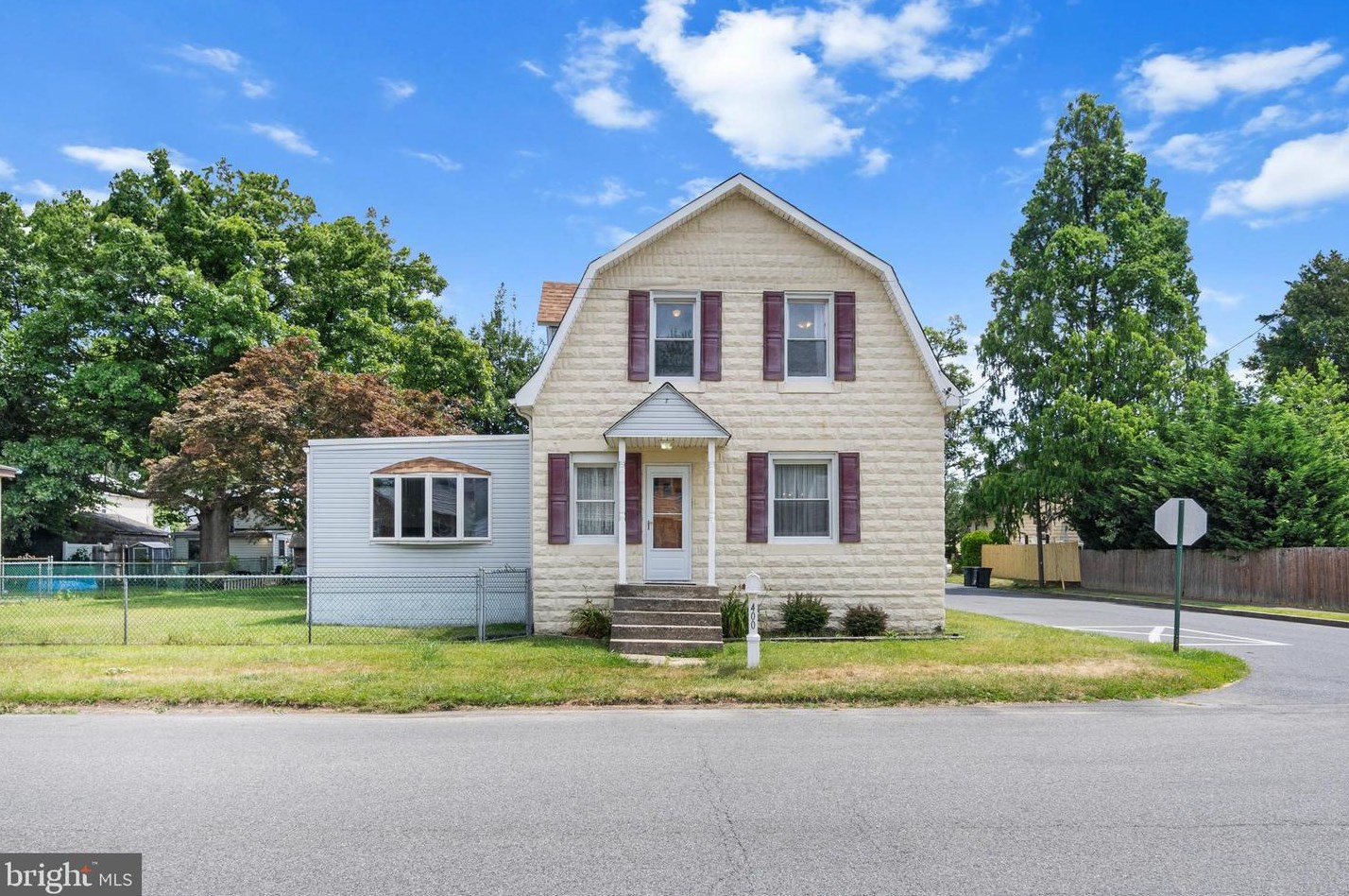 400 Kossuth Ave, Folsom, PA 19033