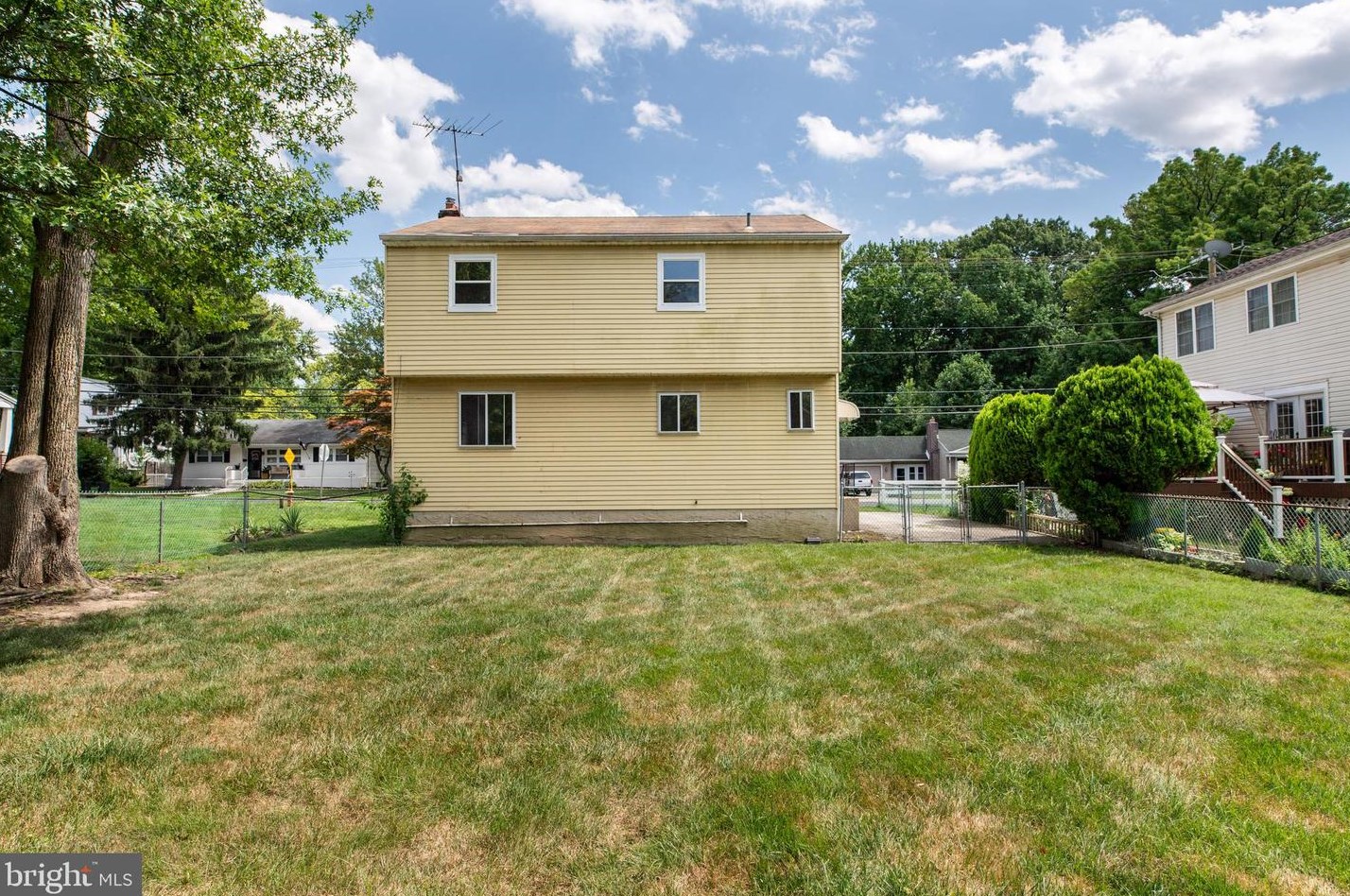 2405 Academy Ave, Holmes, PA 19043