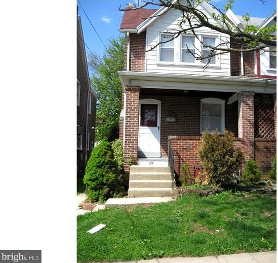 218 Wolfenden Ave, Darby, PA 19023