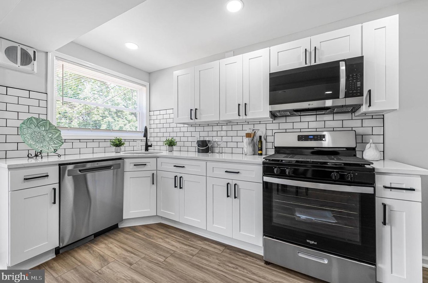 1986 Carter Rd, Folcroft, PA 19032