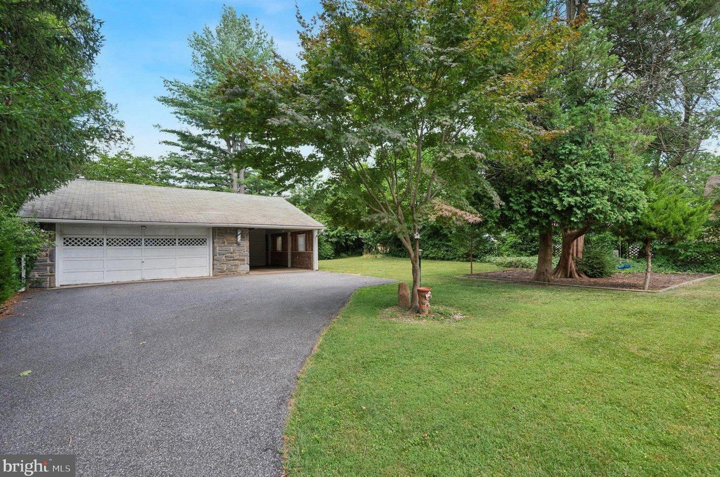 417 Pinecrest Rd, Coal Township, PA 19064