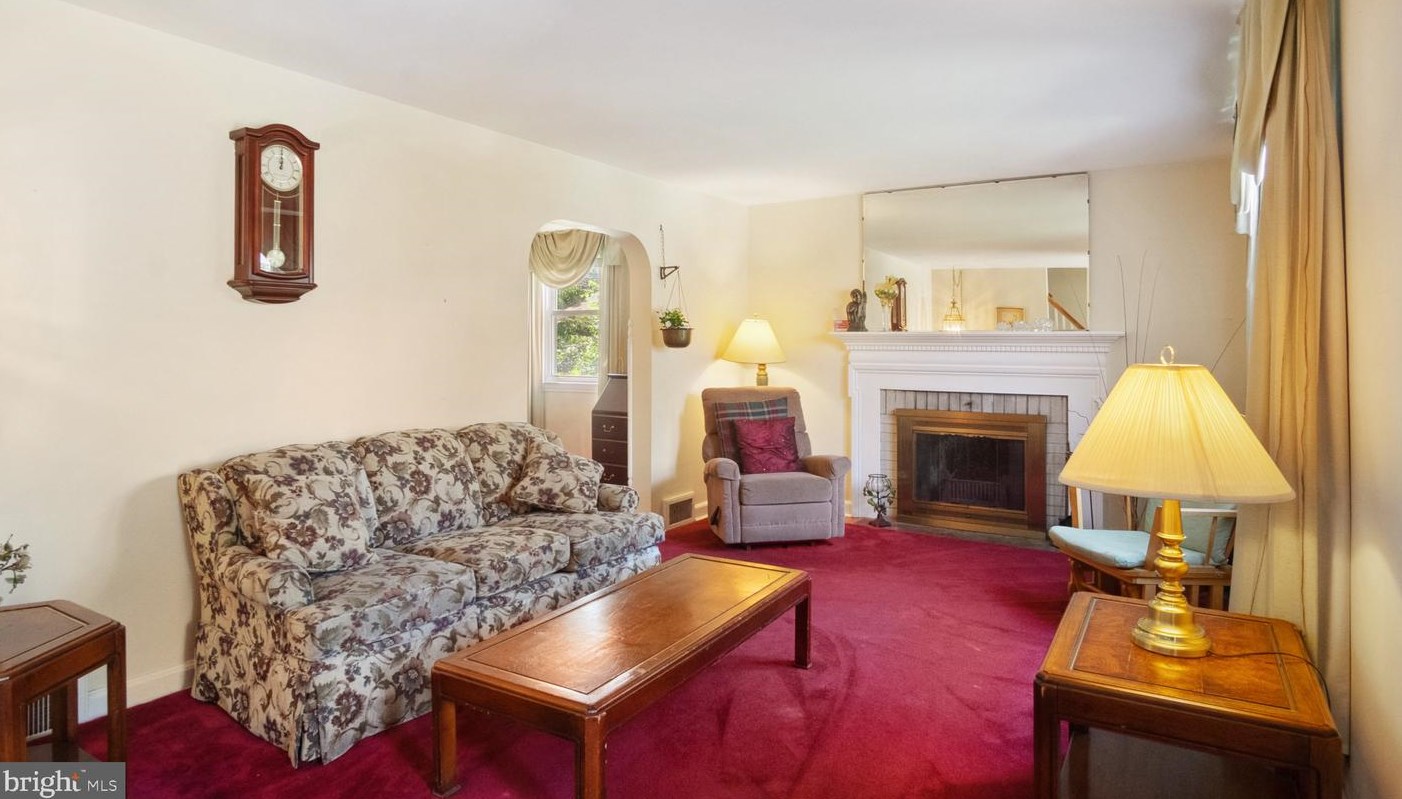 3 Surrey Dr, Newtown Square, PA 19073