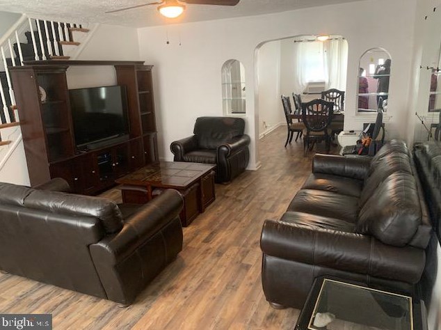 6837 Walnut Park Dr, Upper Darby, PA 19082