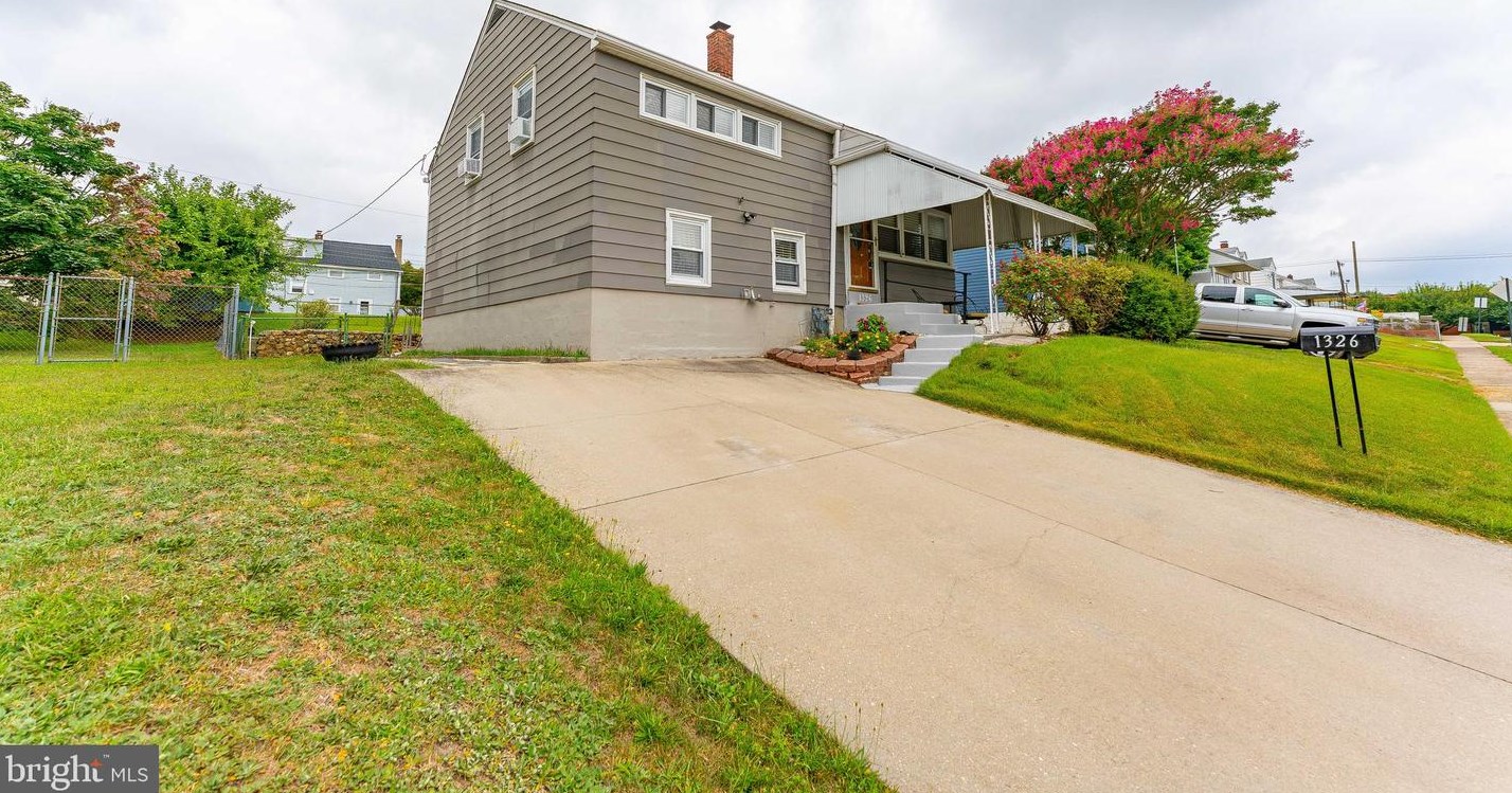 1326 Forrest St, Boothwyn, PA 19061