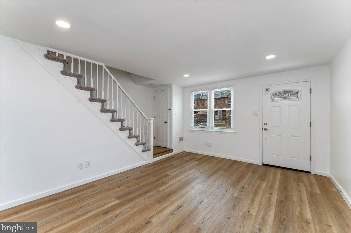 56 Mermont Cir, Darby, PA 19023