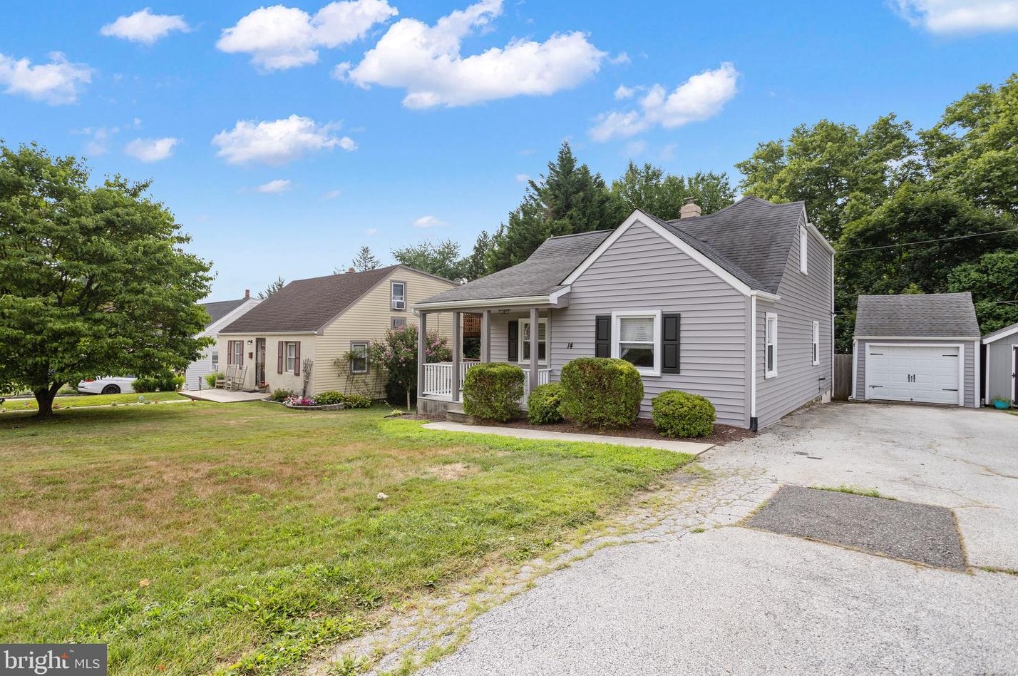 14 Bunting Ln, Chester, PA 19014