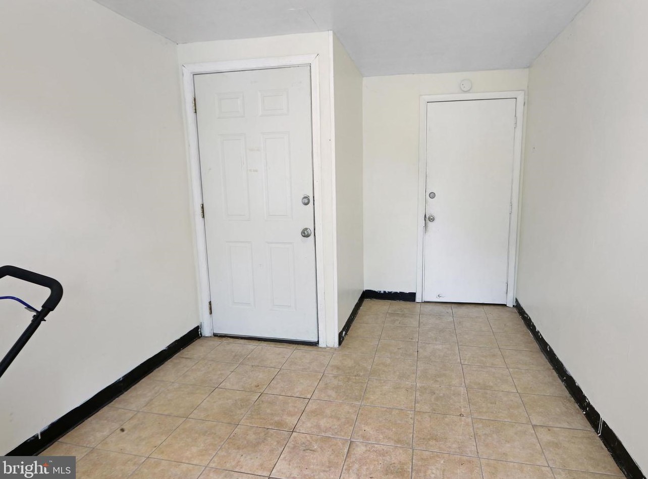 229 Londonderry Ln, Darby, PA 19023