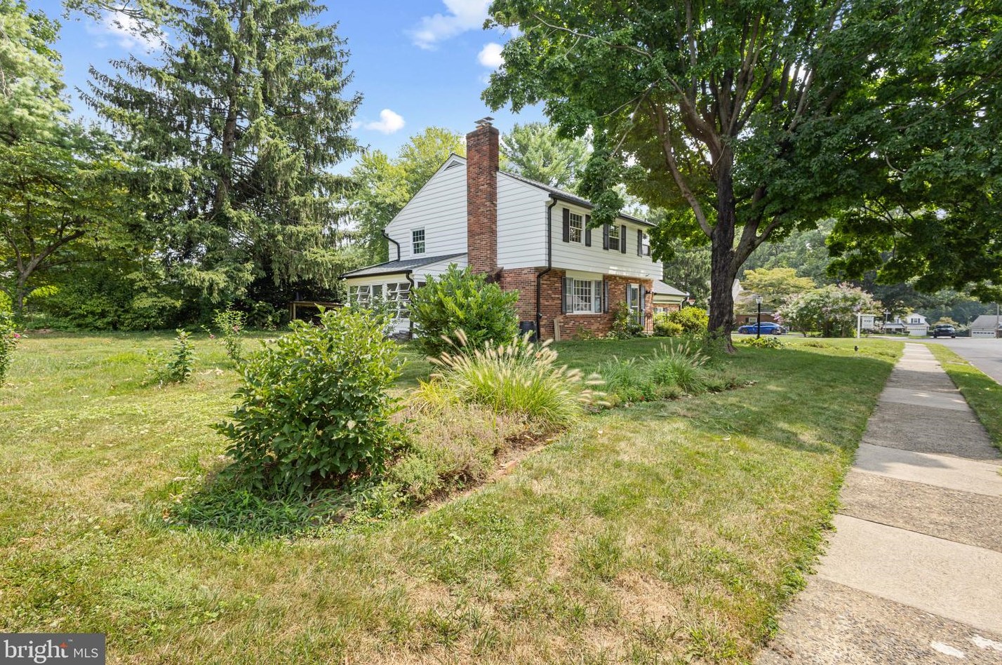135 Snyder Ln, Coal Township, PA 19064