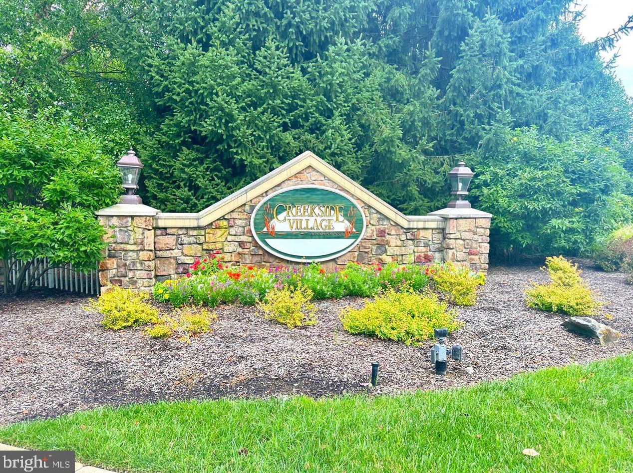 49 Dresner Cir, Boothwyn, PA 19061